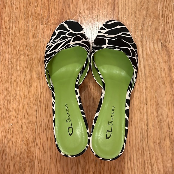 NWT CL by Laundry Black, White and Green Heels - Picture 2 of 8